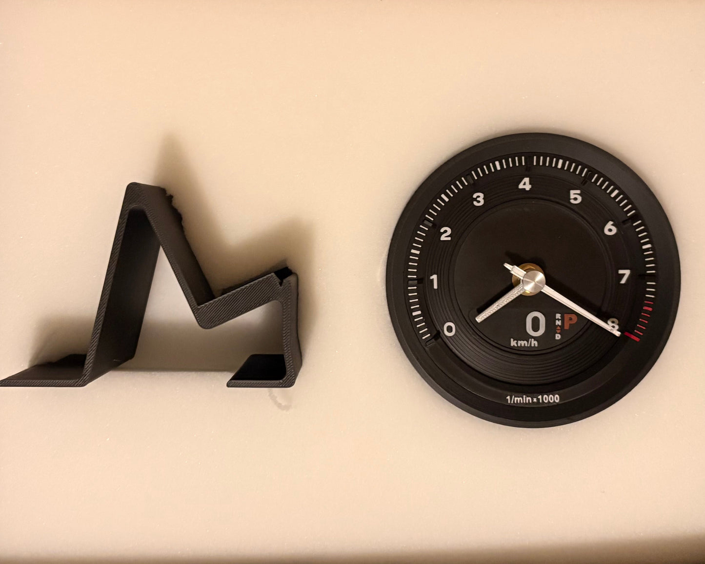 TACHO° | DeskClock Design Tribute Deutsch Motorsport