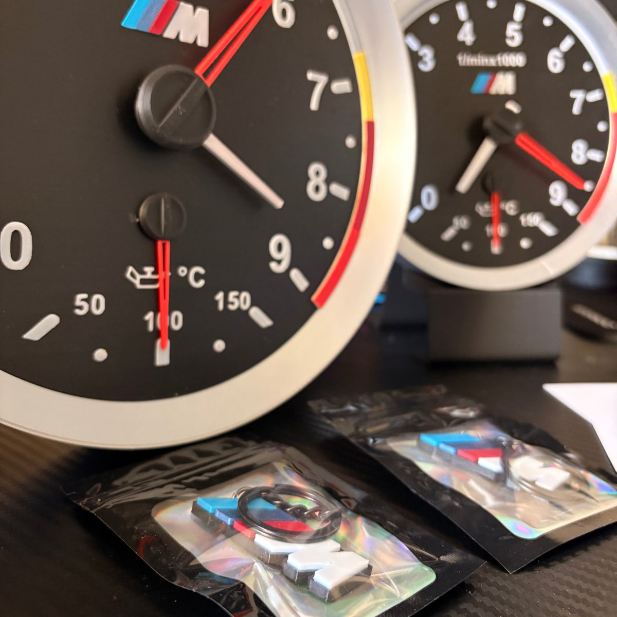 BMW M Tischuhr